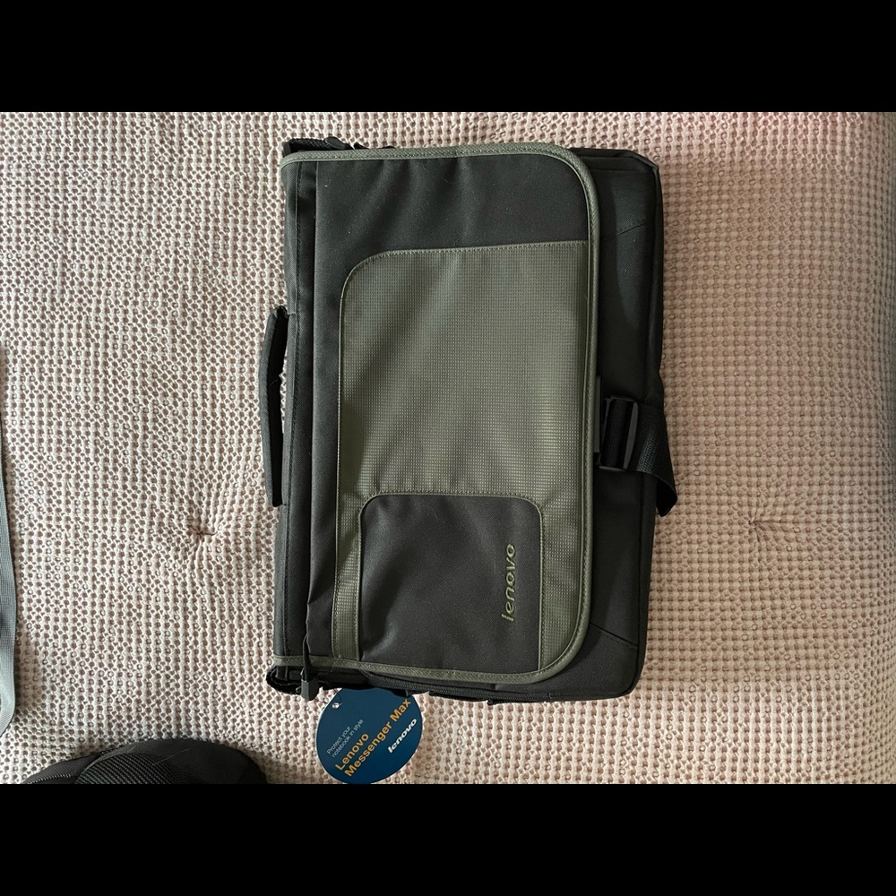 NWT lenovo laptop messenger max bag!